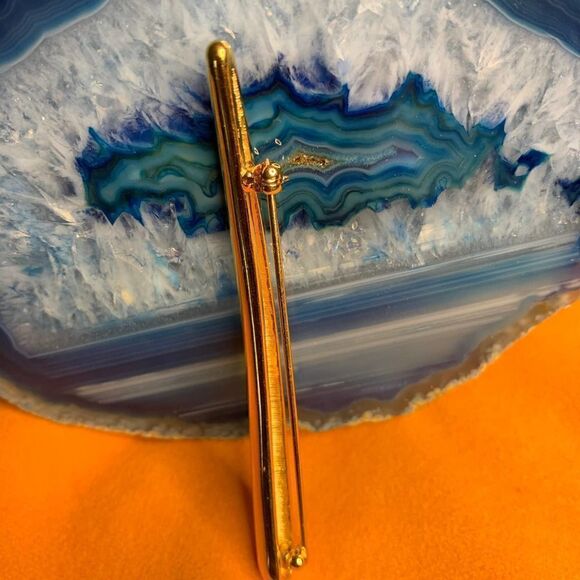 Monet Brooch in Gold plate, Elegant, Stamped - Picture 2 of 5